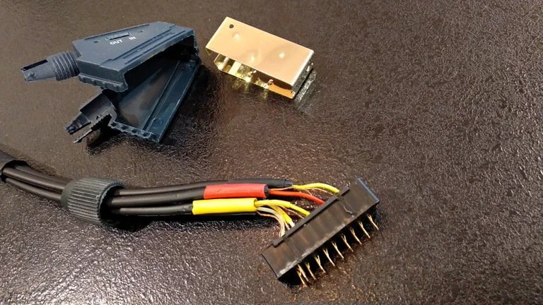 Sony PVM 6041qm: Из них я быстренько сварганил кабель.