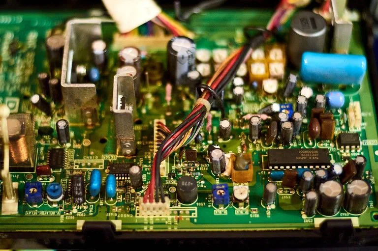 Sony PVM 6041qm: Поскольку внешних регуляторов для этих целей нет, то пришлось лезть внутрь.