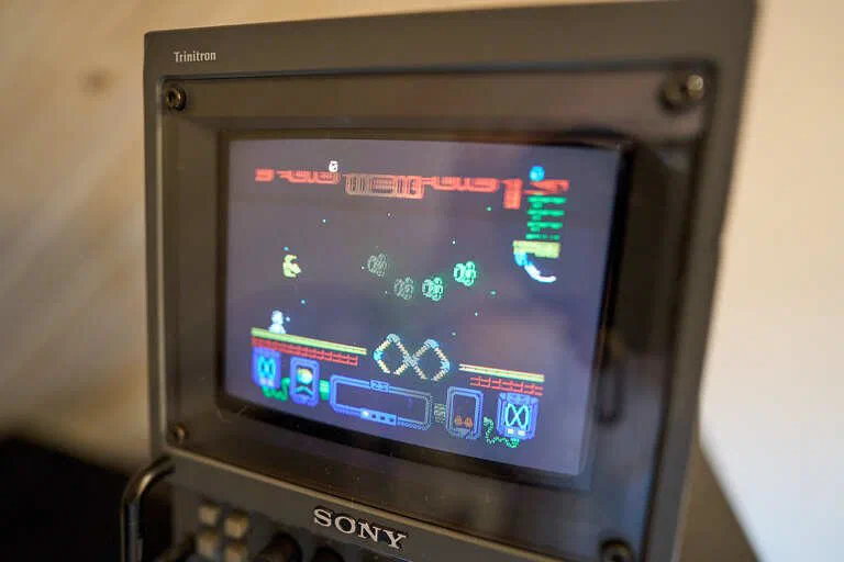 На экране монитора «Sony PVM» игра Zynaps