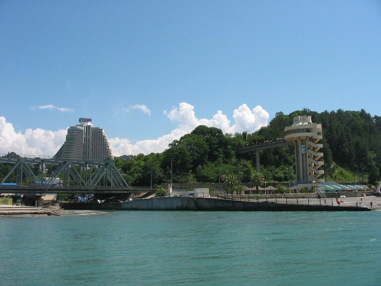 Вид с пляжа на отель «Дагомыс».